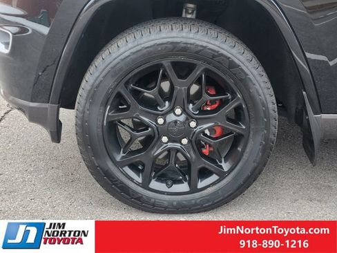 Used 2018 Jeep Grand Cherokee Limited image 12