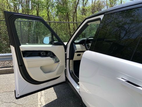 New 2025 Land Rover Range Rover SE image 10