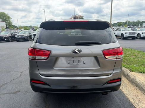 Used 2017 Kia Sorento AWD image 6