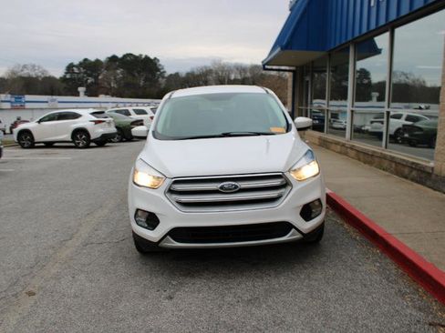 Used 2019 Ford Escape SE image 2