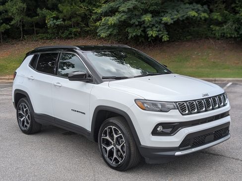 Used 2025 Jeep Compass Limited AWD/4WD image 10