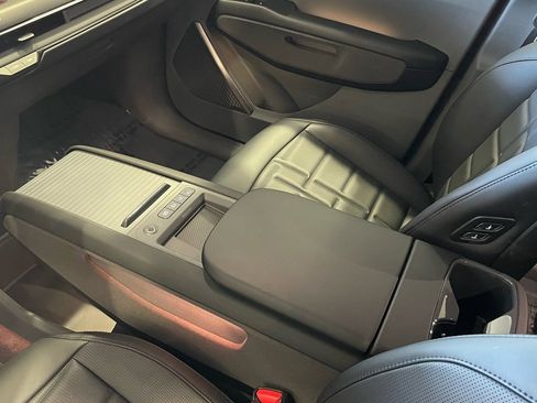 Used 2026 Kia EV9 Land w/ Nightfall Edition Package image 27