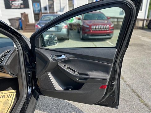 Used 2017 Ford Focus SE image 10