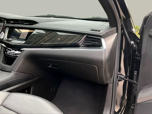 Used 2024 Cadillac XT6 Premium Luxury FWD image 17