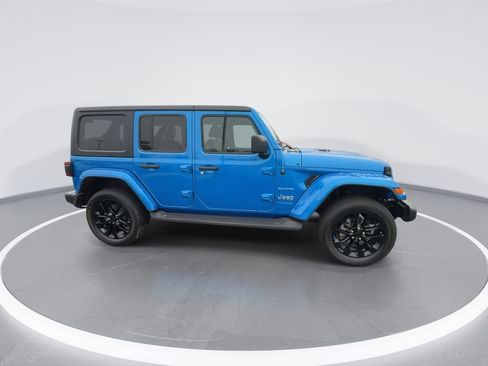 Used 2022 Jeep Wrangler Unlimited Sahara w/ Cold Weather Group image 9