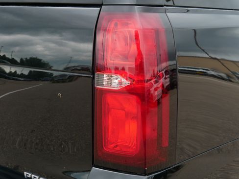 Used 2020 Chevrolet Tahoe Premier w/ Premier Plus Edition AWD/4WD image 17