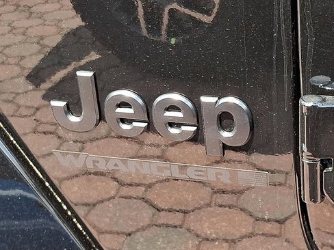 New 2026 Jeep Wrangler Unlimited Sahara AWD/4WD image 4