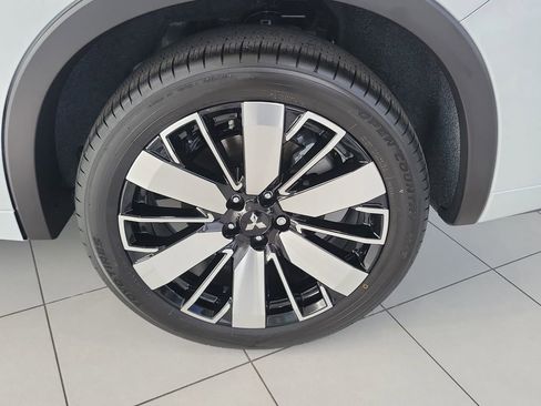 New 2026 Mitsubishi Outlander SEL image 7