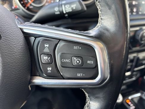 Used 2020 Jeep Gladiator Overland image 15
