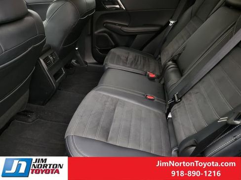 Used 2024 Mitsubishi Outlander SE image 32