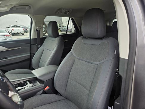 Used 2025 Ford Explorer Active image 12