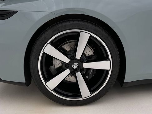 Used 2025 Porsche 911 Carrera image 30