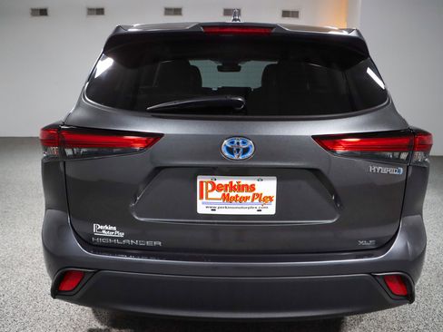 Used 2023 Toyota Highlander XLE image 8