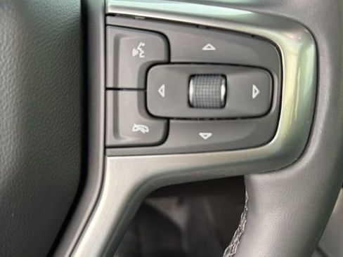 Used 2024 Chevrolet Suburban Z71 w/ Luxury Package image 25