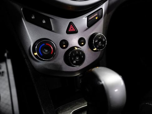 Used 2019 Chevrolet Sonic LT w/ Convenience Package image 24