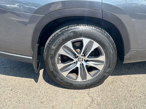 Used 2020 Toyota Highlander XLE AWD/4WD image 46