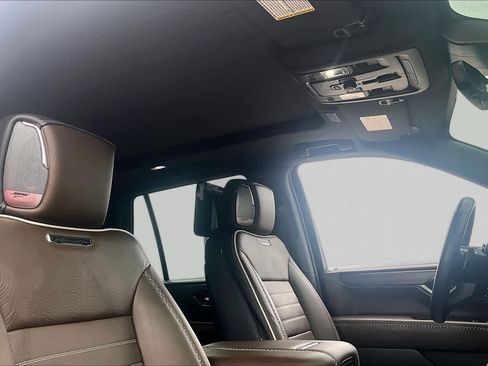Used 2025 GMC Yukon Denali Ultimate w/ LPO, Floor Liner Package AWD/4WD image 14
