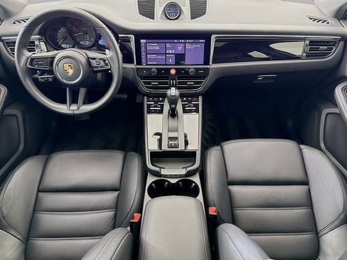 Certified 2025 Porsche Macan image 28