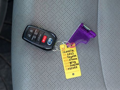 Used 2023 Toyota Sienna Limited AWD/4WD image 61