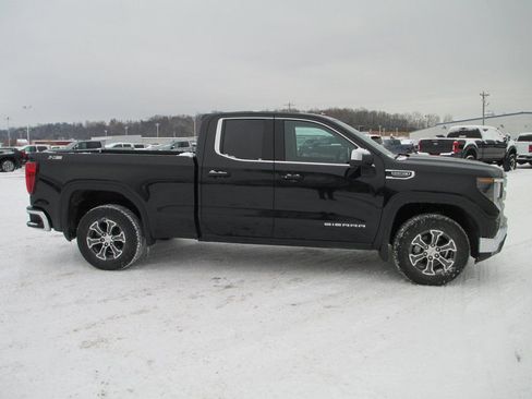 New 2026 GMC Sierra 1500 SLE image 3