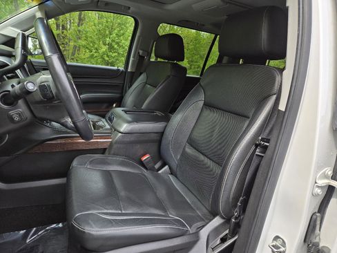 Used 2018 GMC Yukon XL SLT w/ Premium Edition AWD/4WD image 13