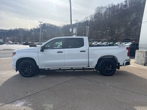 Used 2022 Chevrolet Silverado 1500 Custom image 4