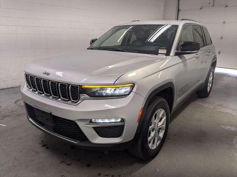 Used 2023 Jeep Grand Cherokee Limited AWD/4WD image 11