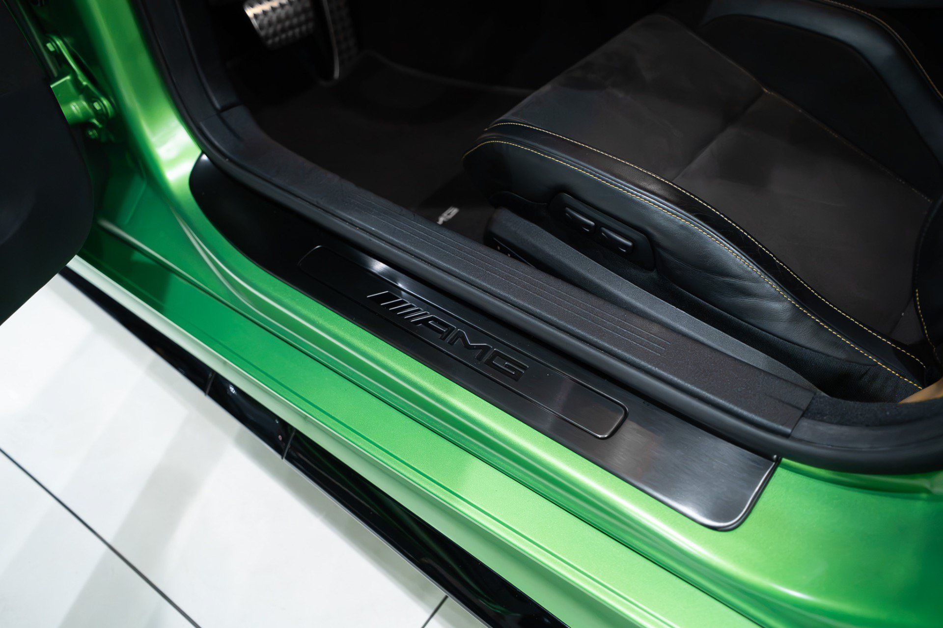 Used 2018 Mercedes-Benz AMG GT R w/ Exclusive Interior Package image 6
