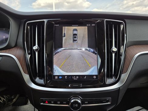 Used 2024 Volvo S60 B5 Plus image 33