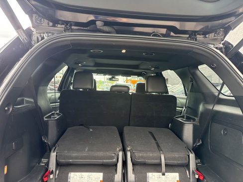 Used 2019 Ford Explorer XLT w/ Equipment Group 202A AWD/4WD image 41