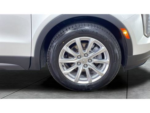 Used 2022 Cadillac XT4 Luxury w/ Trailering Package AWD/4WD image 19