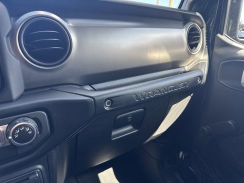 Used 2019 Jeep Wrangler Unlimited Sport image 17