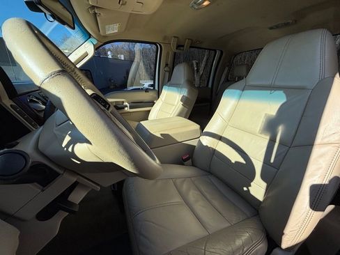 Used 2008 Ford F250 Lariat image 9