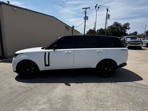 Used 2025 Land Rover Range Rover Long Wheelbase SE AWD/4WD image 3