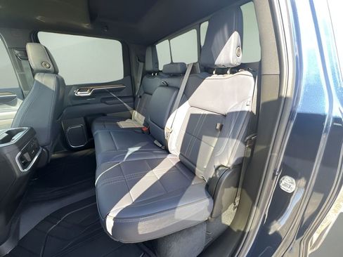 Certified 2022 Chevrolet Silverado 1500 High Country w/ High Country Premium Package image 26