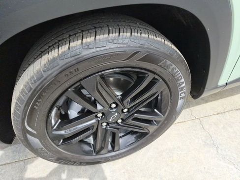 Used 2025 Chevrolet Trax ACTIV FWD image 5