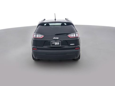 Used 2019 Jeep Cherokee Latitude Plus w/ Cold Weather Group FWD image 6