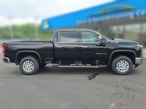 Used 2023 Chevrolet Silverado 2500 LTZ w/ Z71 Off-Road Package AWD/4WD image 9