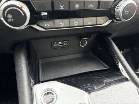 Used 2024 Nissan Altima 2.5 SV image 11