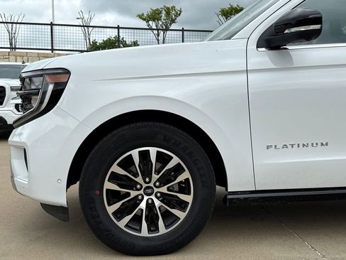 Used 2025 Ford Expedition Platinum image 5