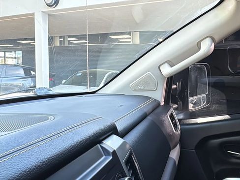 Used 2019 Nissan Titan PRO-4X w/ Pro-4x Convenience Package image 48