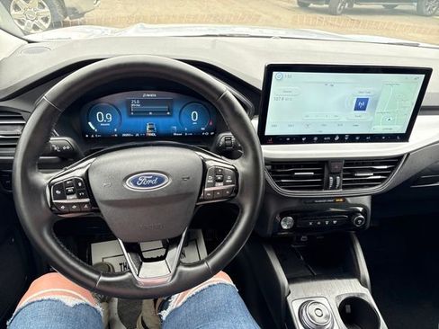 Used 2025 Ford Escape Platinum image 11