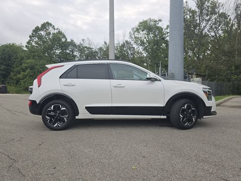Used 2026 Kia Niro Wind w/ Wind Preserve Package FWD image 17