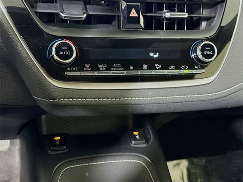 Used 2019 Toyota Corolla XSE image 7