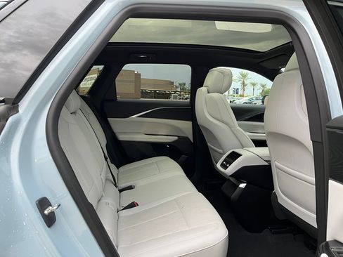 Used 2024 Cadillac Lyriq Luxury RWD image 11