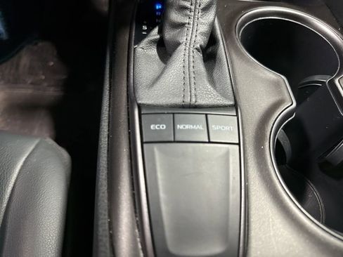 Used 2024 Toyota Camry SE image 25