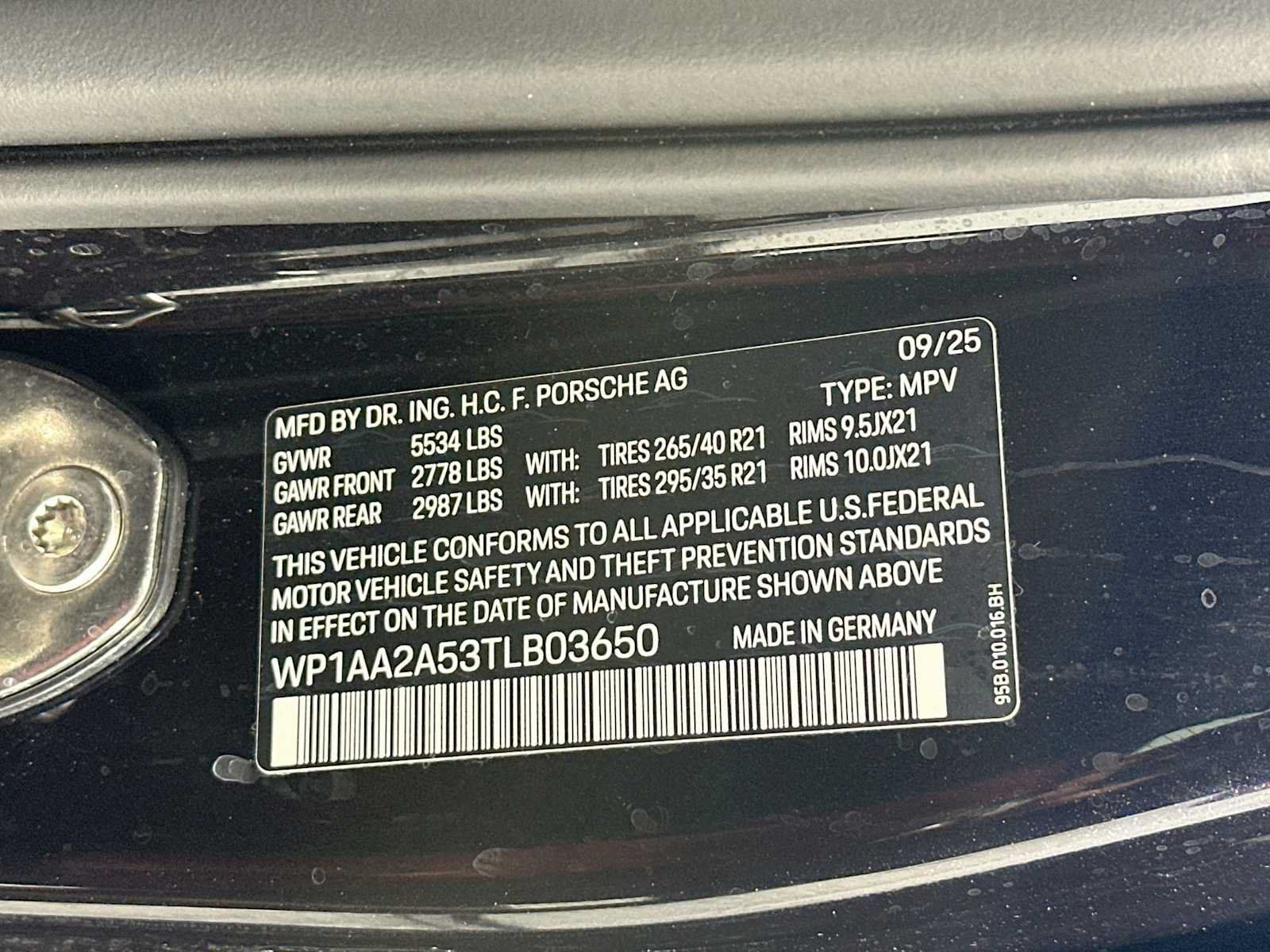 Certified 2026 Porsche Macan AWD/4WD image 33