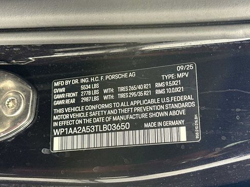 Used 2026 Porsche Macan AWD/4WD image 33