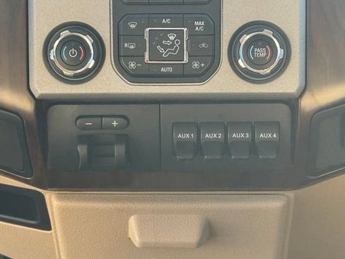 Used 2015 Ford F250 Lariat w/ Lariat Interior Package AWD/4WD image 15