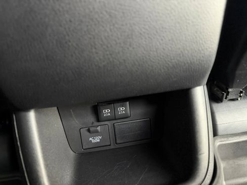 Used 2019 Toyota Highlander XLE AWD/4WD image 41